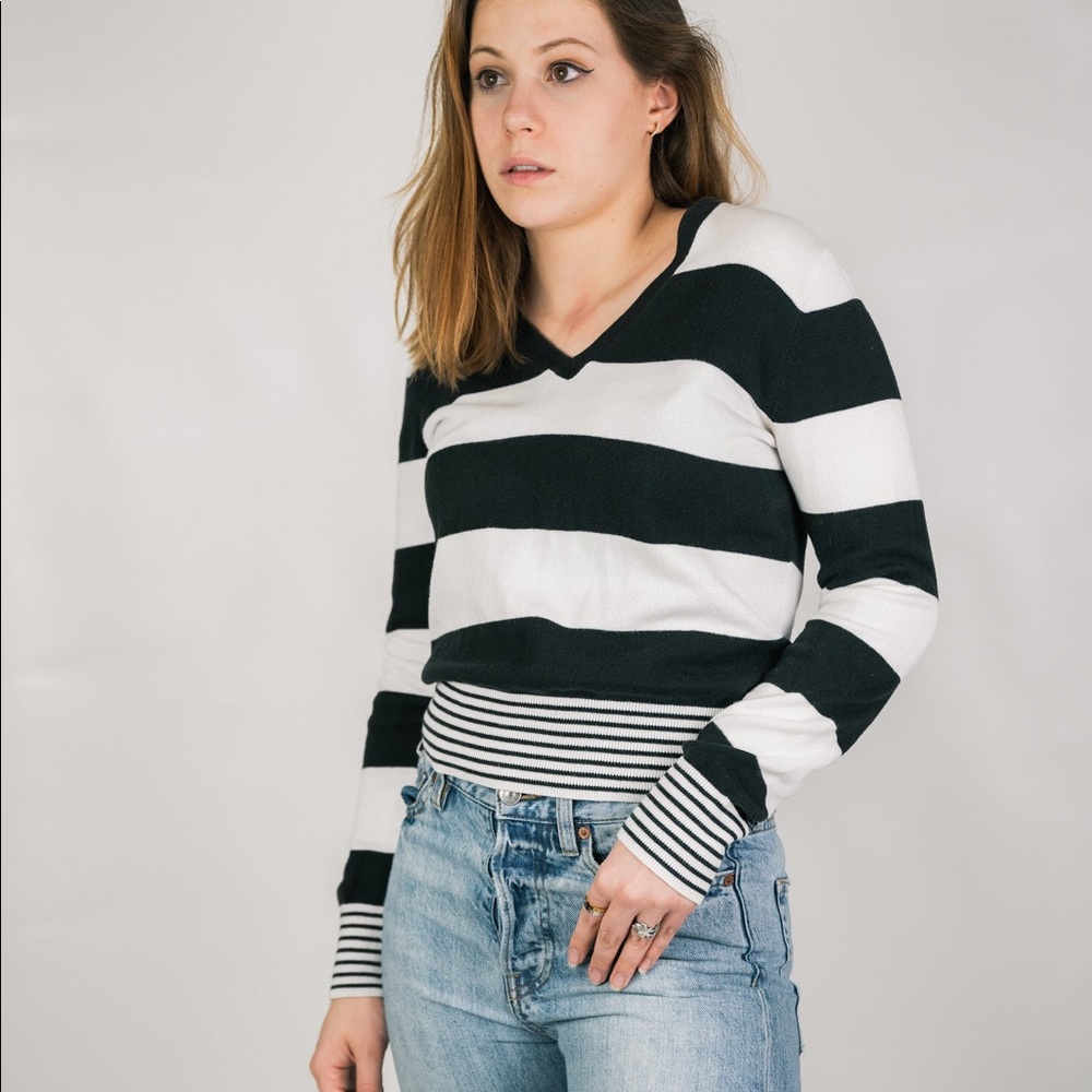 BLACK AND WHITE STRIPED TOMMY HILFIGER SWEATER